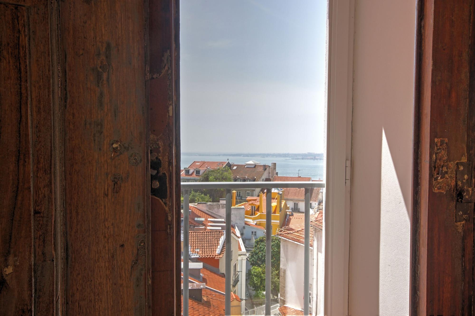 Solar Dos Mouros Hotel Lisbon Exterior photo