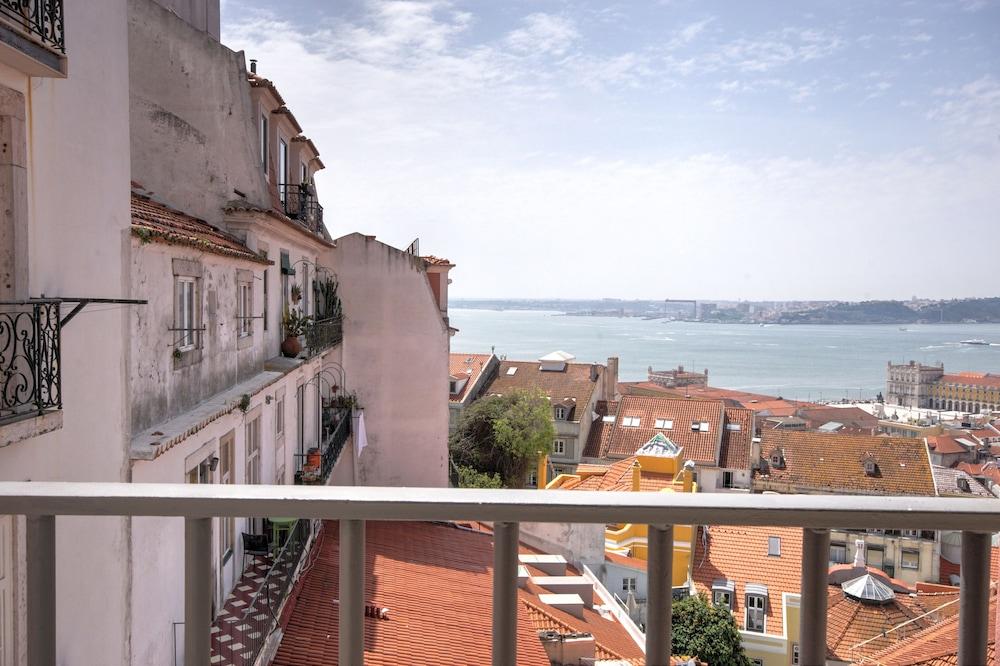 Solar Dos Mouros Hotel Lisbon Exterior photo