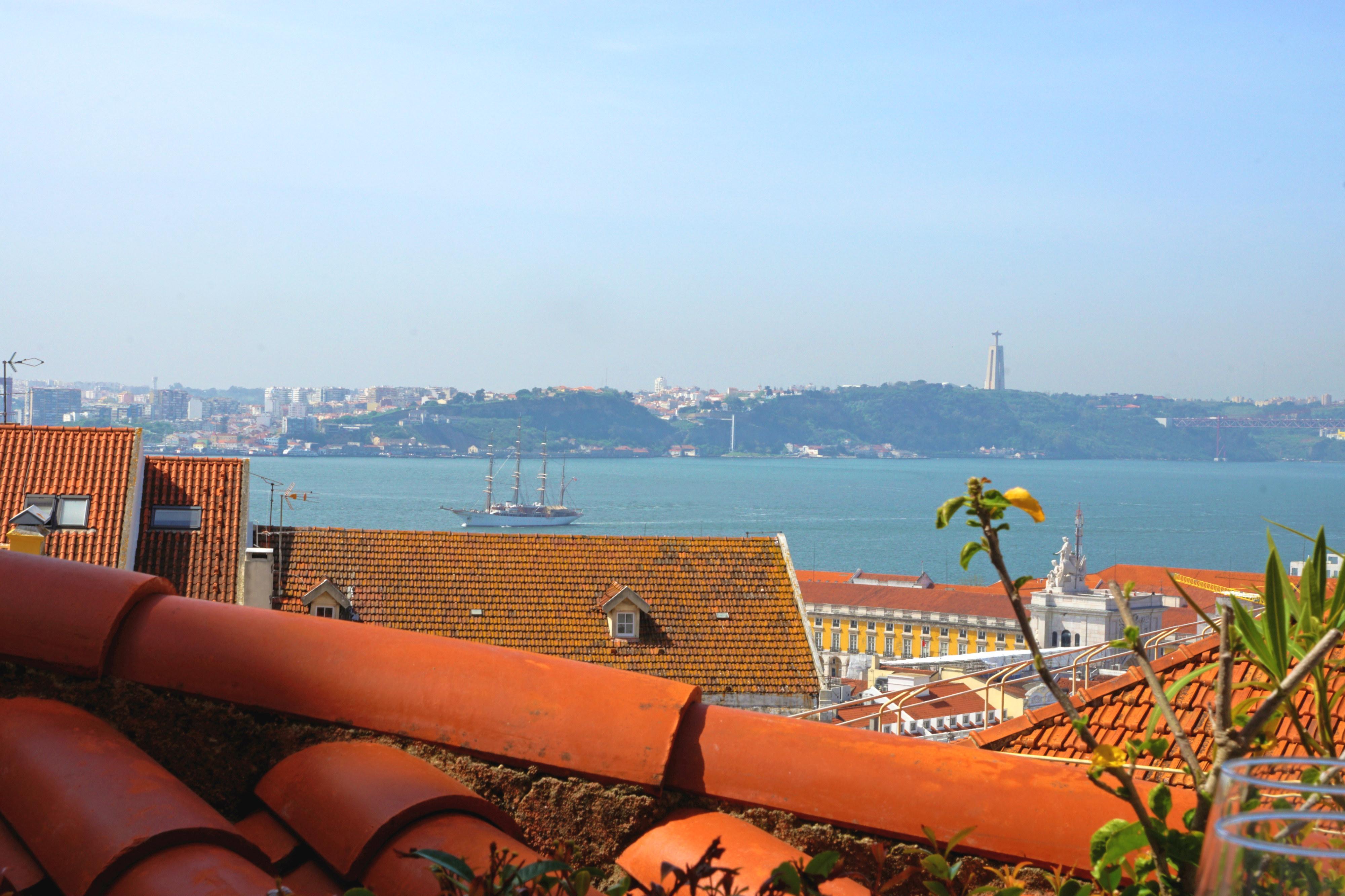 Solar Dos Mouros Hotel Lisbon Exterior photo