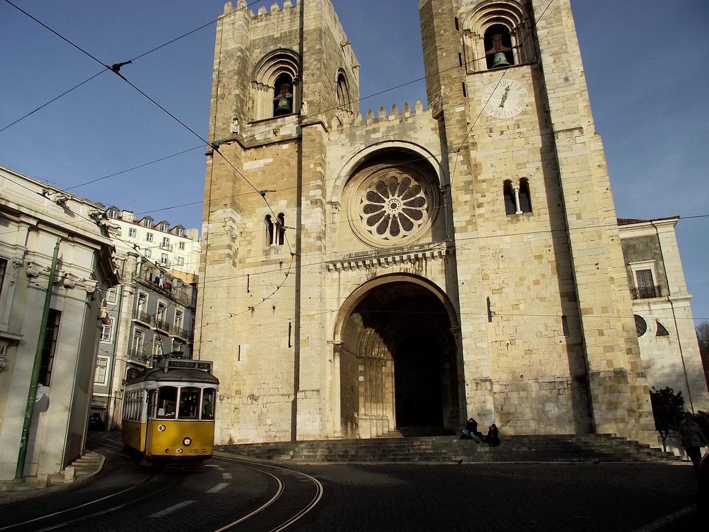 Solar Dos Mouros Hotel Lisbon Exterior photo